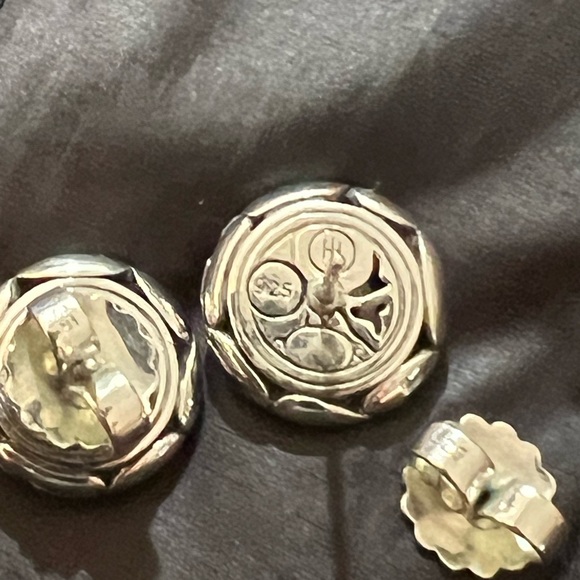 John Hardy Bamboo 925 Silver Black Sapphire Stud Earrings. Worn a couple times. - Picture 5 of 6